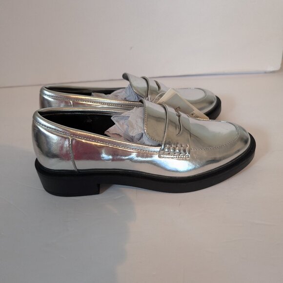 A New Day Women's Silver Slip on Memory Foam Loafers Flats Size 6.5 & 8 - Picture 2 of 6